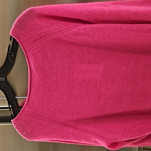 💕360 CASHMERE💕 Jessa Boatneck Cardigan ~ Dark Pink 100% Cashmere Large L NWT - Picture 4 of 12